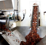 用我們的設(shè)備進(jìn)行選料分級(jí)